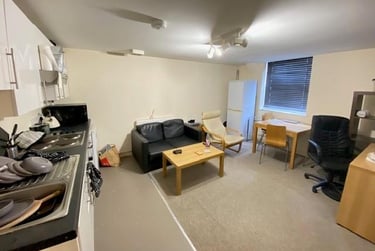 1 bed flat, North Road West, Stonehouse, Plymouth, PL15DJ - Image 4